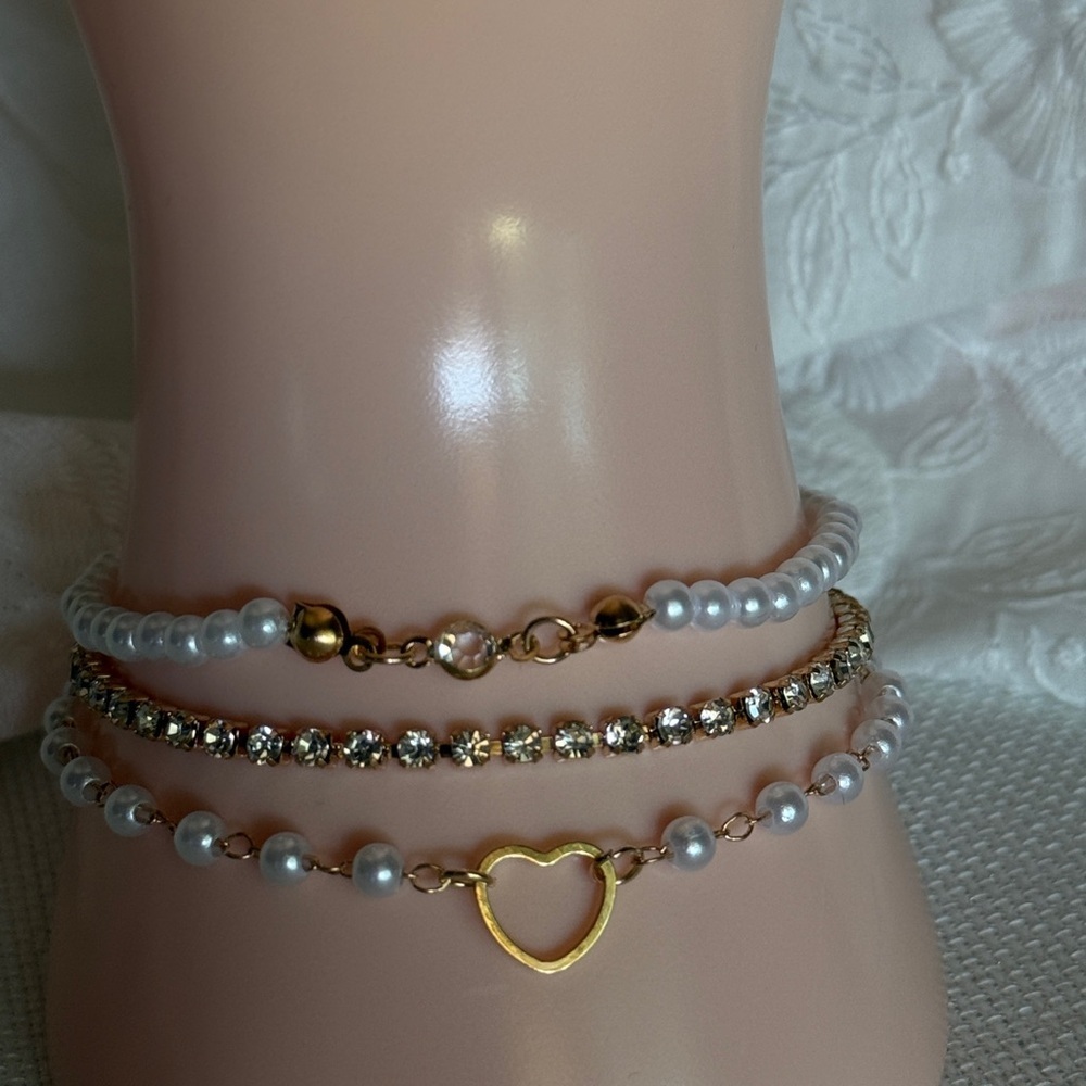 Gold Heart & Pearl Beaded Bracelet | Dainty Romantic Jewelry - Picture 5 of 6